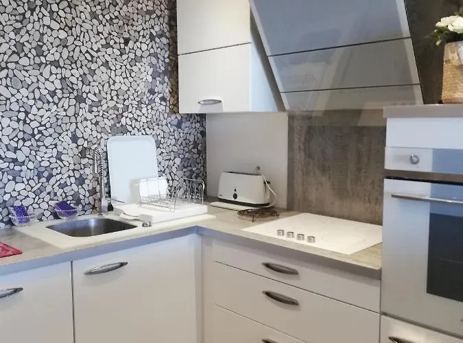 T2 Imperial Apartment *