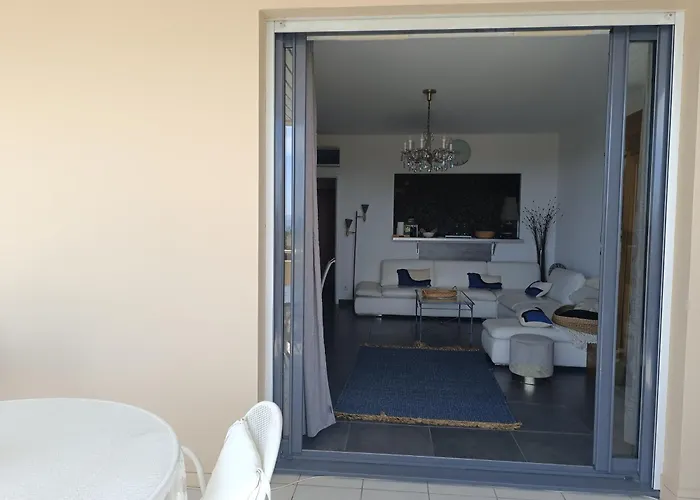 T2 Imperial Apartment *